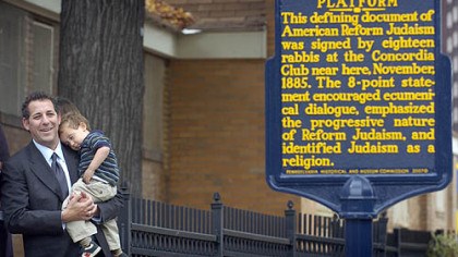 Rabbi-Aaron-Bisno-1.jpg Rabbi Aaron Bisno Rabbi Aaron Bisno of Rodef Shalom Congregation holds son Adam, 2, shortly after the unveiling yesterday of a marker noting the historic Pittsburgh Platform on Stockton Street on the North Side.