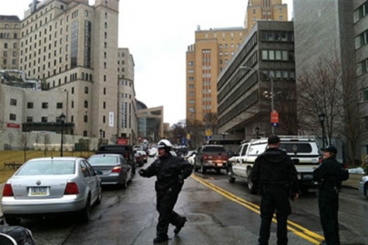 At-the-scene-in-Oakland.jpg At the scene in Oakland The view up De Soto Street in Oakland where police and emergency personnel responded to the shootings at Western Psychiatric Institute and Clinic this afternoon.