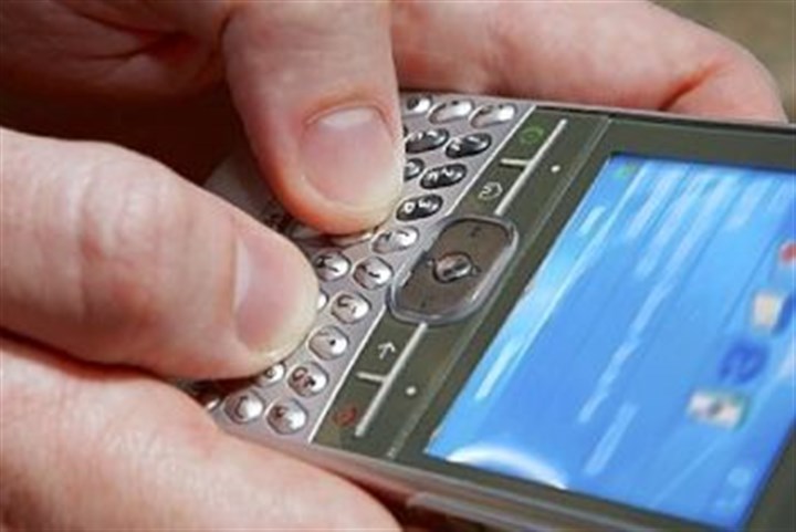 Men more likely to be cited for texting while driving