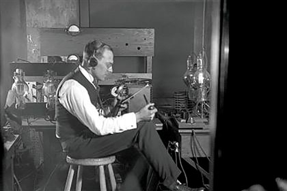 AM radio and Pittsburgh history linked This broadcasting set in the Wilkinsburg garage of Frank Conrad was where radio got its start in 1919. In 1920, Conrad helped establish KDKA Radio in a shack on the roof of a Westinghouse building in Turtle Creek.