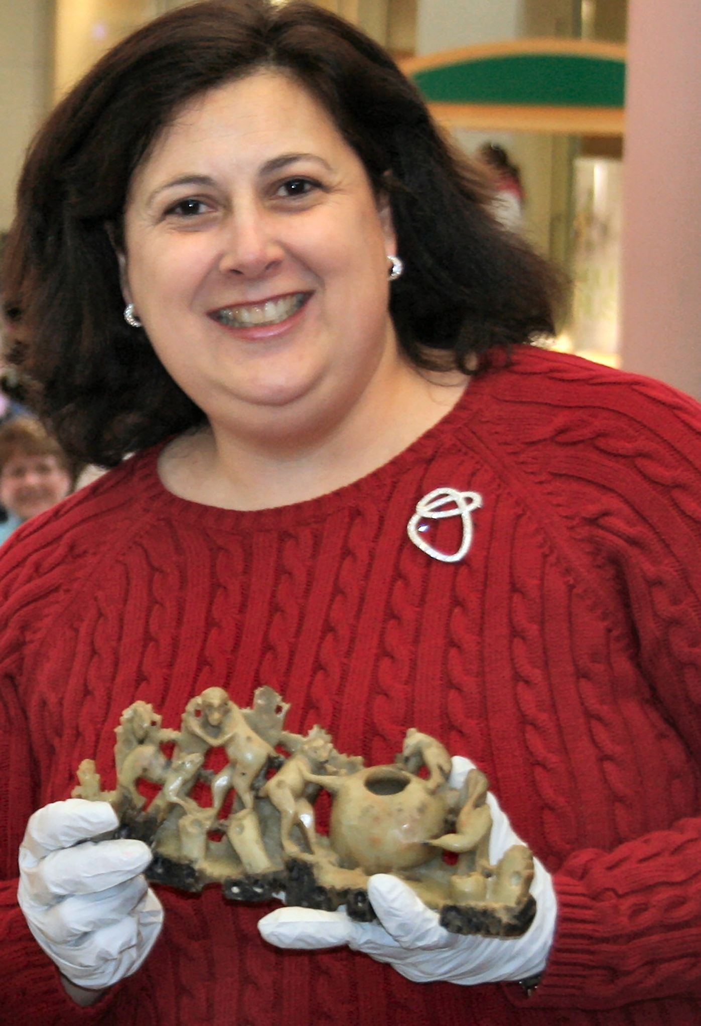 Antique appraiser Lori Verderame, better known as Dr. Lori, will be at the Pittsburgh Home &amp; Garden Show. - 20140213hoDrLorimag-2
