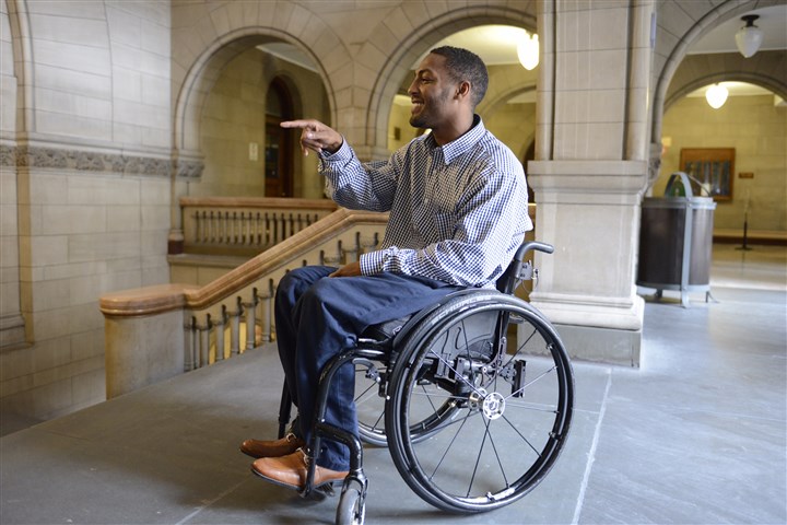 Leon Ford's civil rights suit against two officers will be allowed to proceed