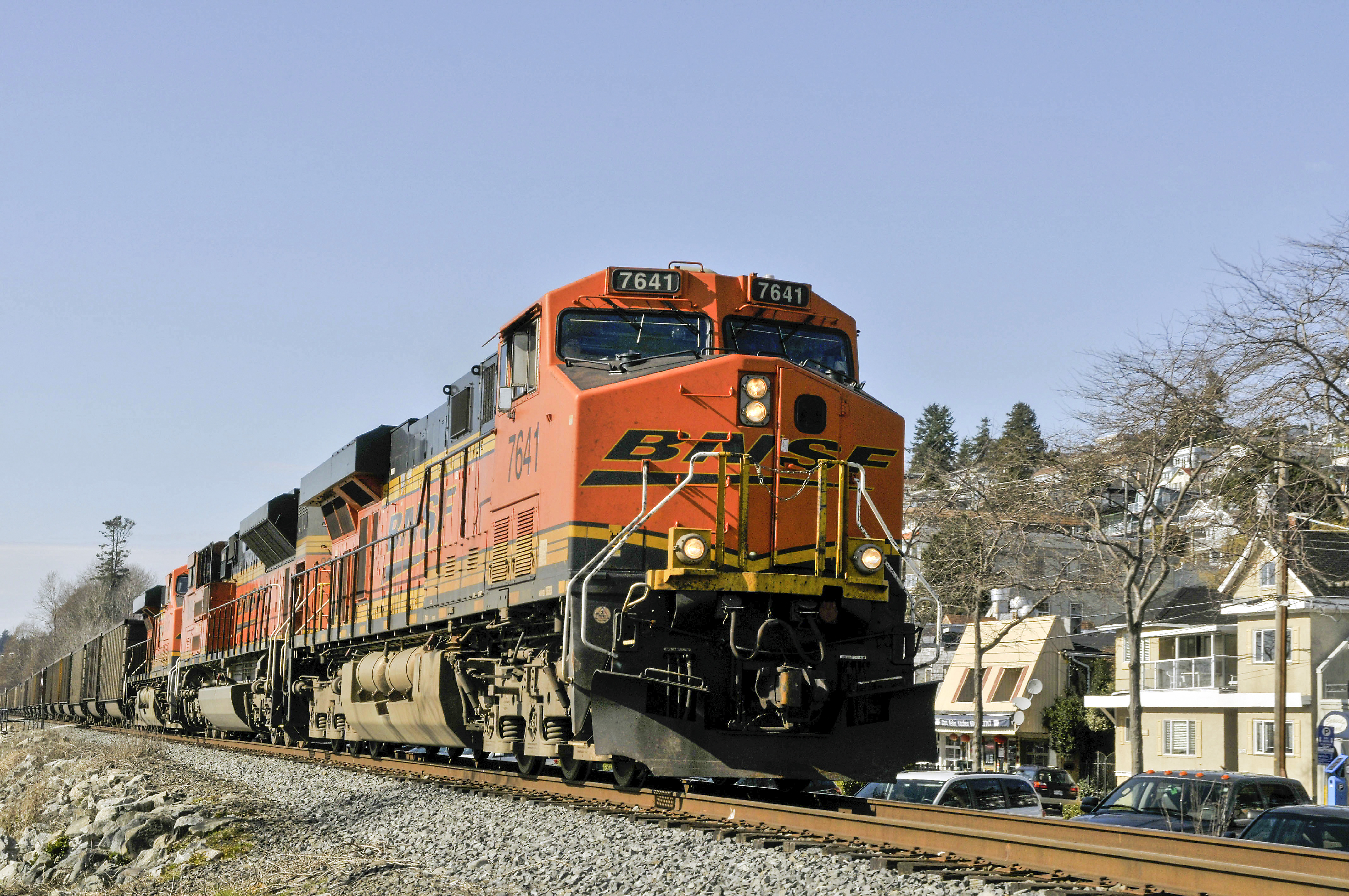 Coal competing with oil and gas for space on rail thumbnail