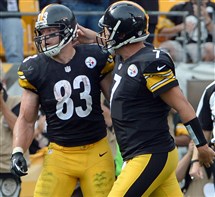  Steelers quarterback Ben Roethlisberger, right, learned that Heath Miller, left, would be retiring when they spoke over the phone Friday afternoon. 