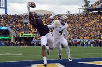  West Virginia's Kevin White pulls in a pass for a touchdown against Baylor's Xavien Howard  Saturday in the fourth quarter at Milan Puskar Stadium in Morgantown, W.Va.