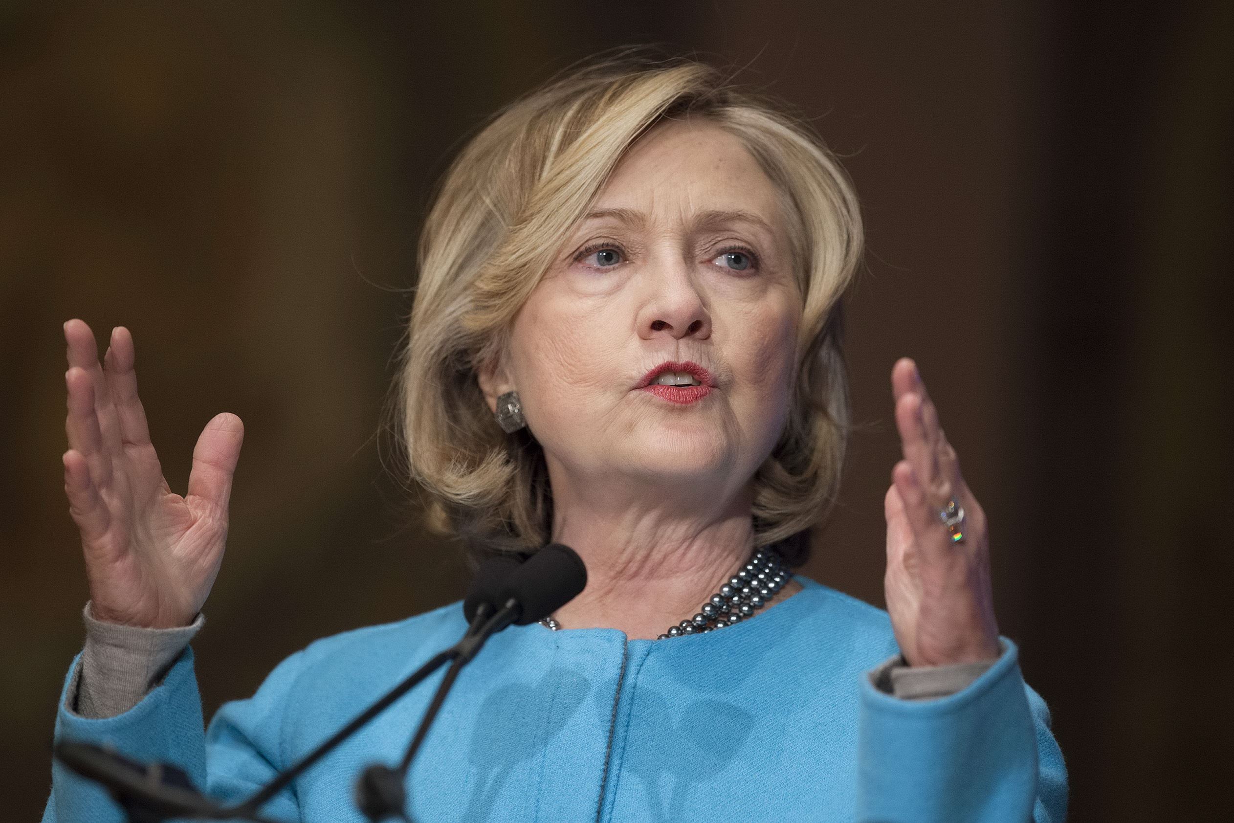 Hillary Clinton holds lead over GOP challengers, early poll shows.