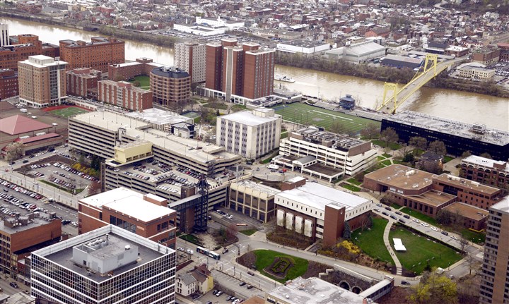 Duquesne faculty group takes stand against Trump immigrant policy