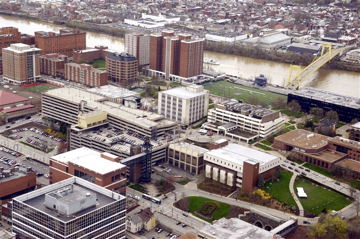 Rally shows support for adjunct union, more shared governance at Duquesne University