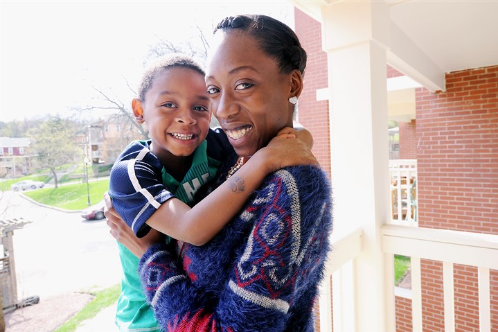 Ahmaree Osborne, 5, and his mother, Ashona Osborne Ahmaree Osborne, 5, and his mother, Ashona Osborne. Ms. Osborne works an irregular work schedule at an Arby’s restaurant.