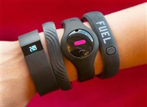  “Activity trackers may undermine weight loss efforts.” “Wearable activity trackers may not boost weight loss.” “Fitness trackers didn’t help people lose weight.” 