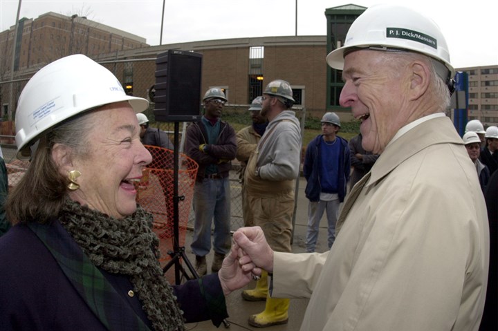 Philanthropist, businessman Henry L. Hillman dies