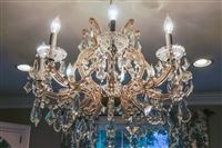 Chandelier in the dinning room of a home for sale in Oakmont.