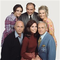  Cast of the Mary Tyler Moore Show: From left top, Valerie Harper, Ed Asner, Cloris Leachman (bottom) Gavin MacLeod, Mary Tyler Moore, Ted Knight. 