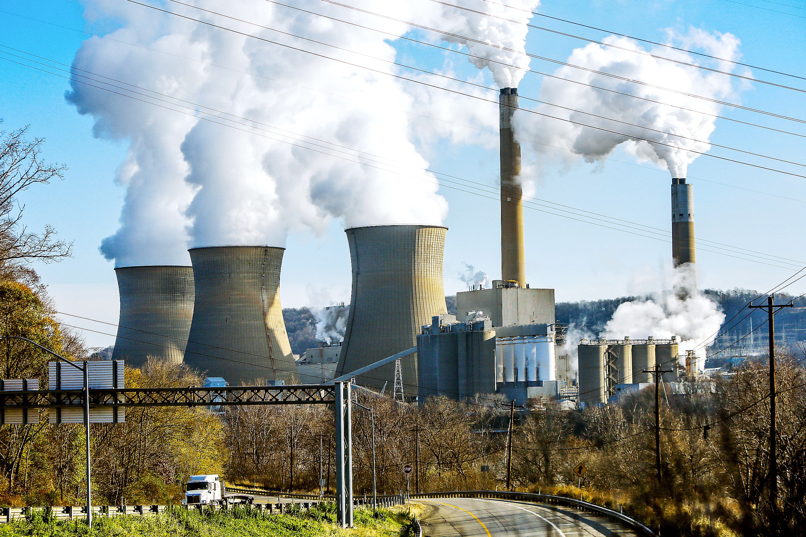 FirstEnergy must pay rail firms for breaking coal contract