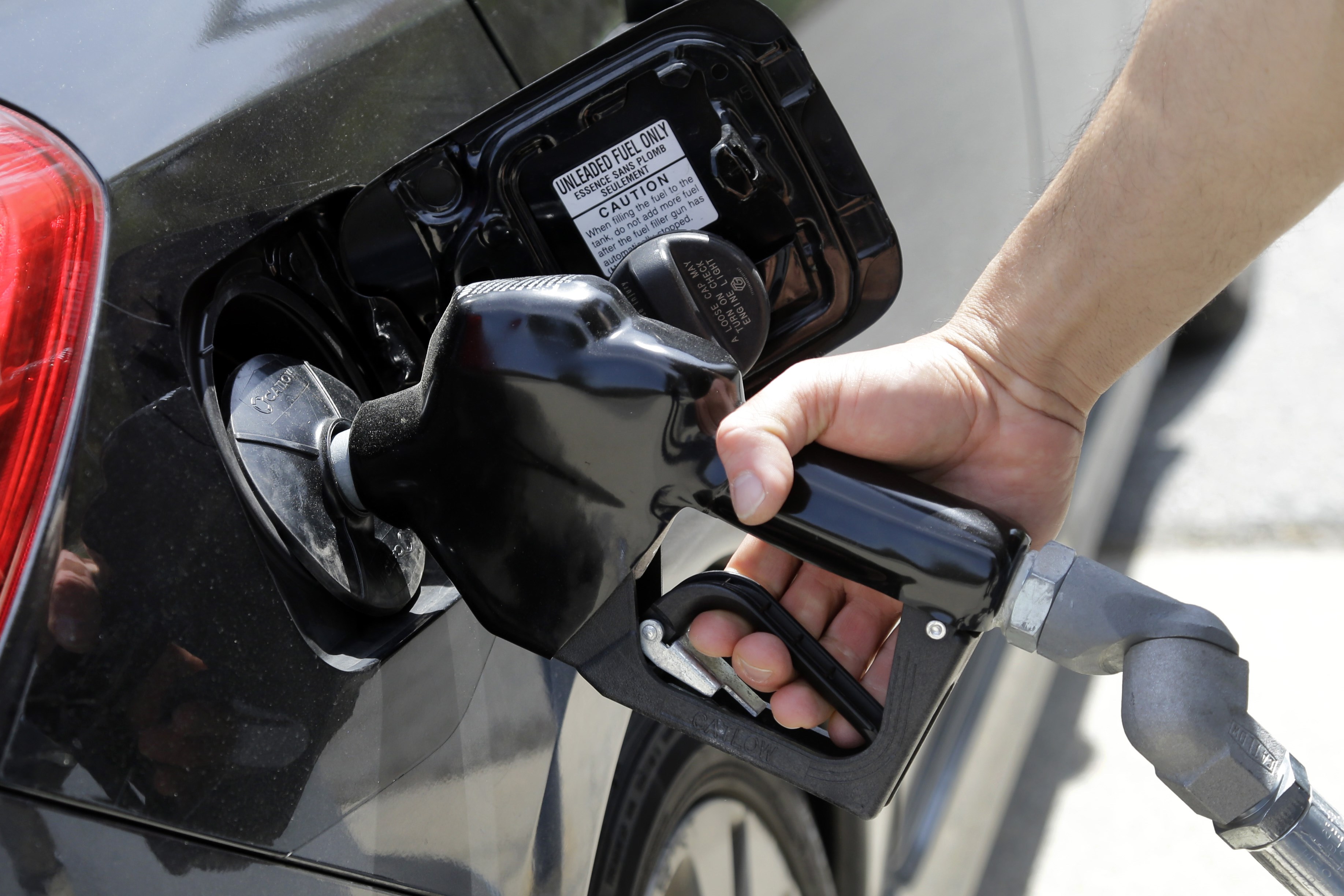 Pittsburgh-area gasoline prices fall to $2.56