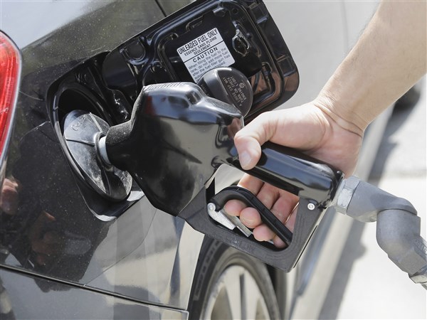 Holiday travelers rejoice: Pittsburgh-area gasoline falls again to $2.54 a gallon