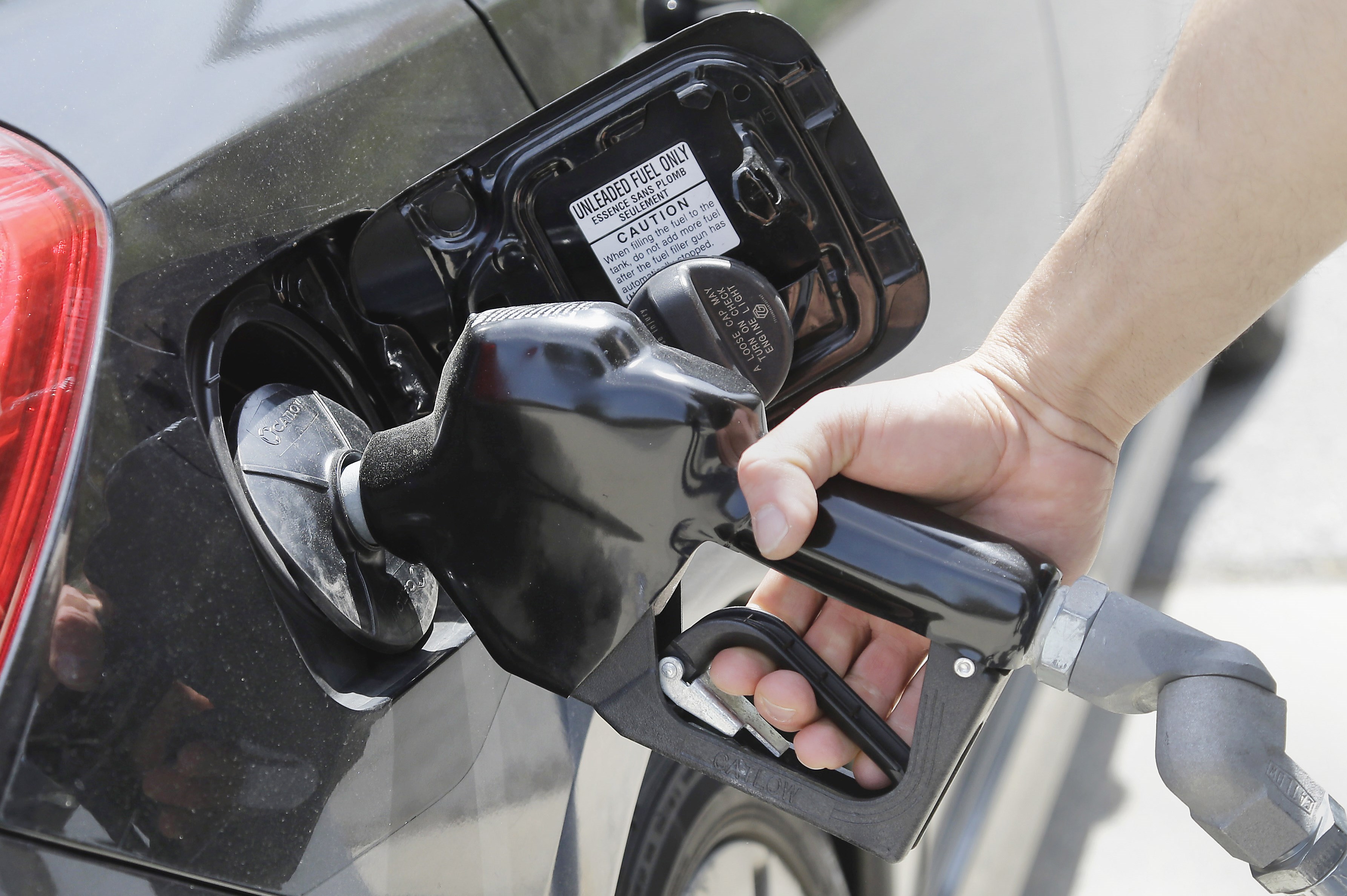 Flat oil prices keep Pittsburgh gasoline low