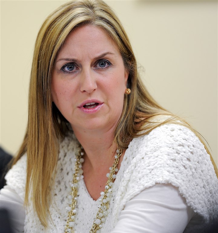 Plum school board member who resigned now wants her seat back