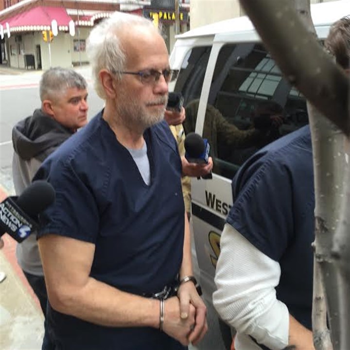 Former doctor pleads guilty in pills-for-sex case