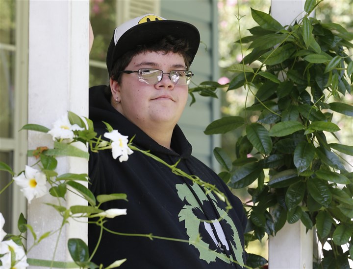 U.S. Supreme Court sidesteps ruling in transgender rights case