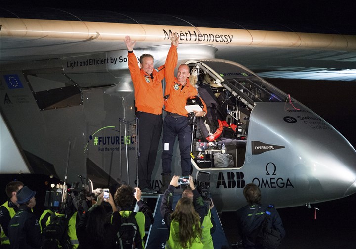 Pilots of solar-powered plane say mission includes promotion clean technologies