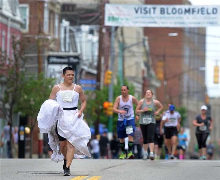 Enjoying the sights and sounds of the 2016 Pittsburgh Marathon