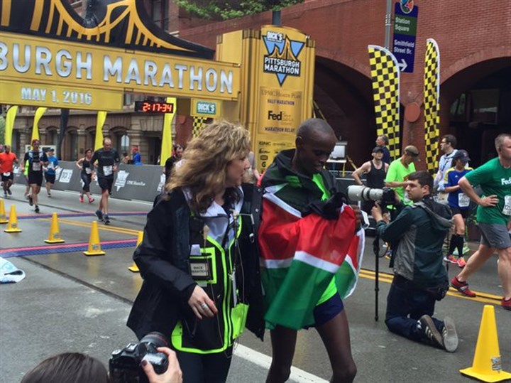 Enjoying the sites and sounds of the 2016 Pittsburgh Marathon