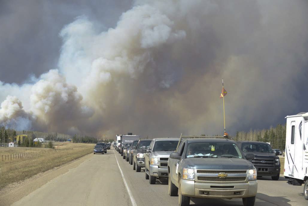 Wildfires cause chaos in Canada oil sands town