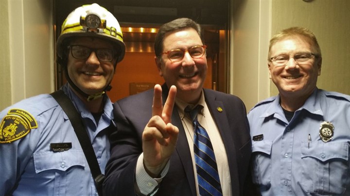 No Joke: 3 mayors walk into an elevator, get stuck