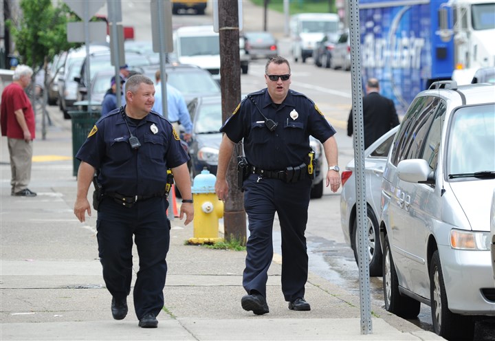 Man critically injured in shooting on central North Side