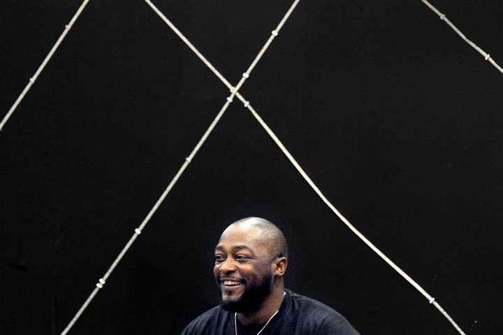 Tomlin on a mission, challenges 1,500 men to mentor young people