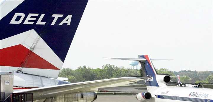 Pittsburgh-bound airliner forced back to Paris after engine 'blow out'