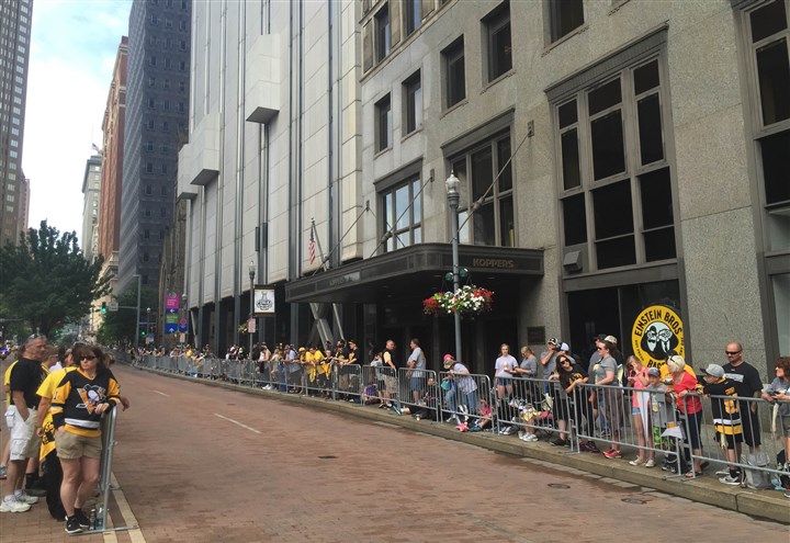 Thousands of Penguins fans make pilgrimage Downtown for Stanley Cup parade