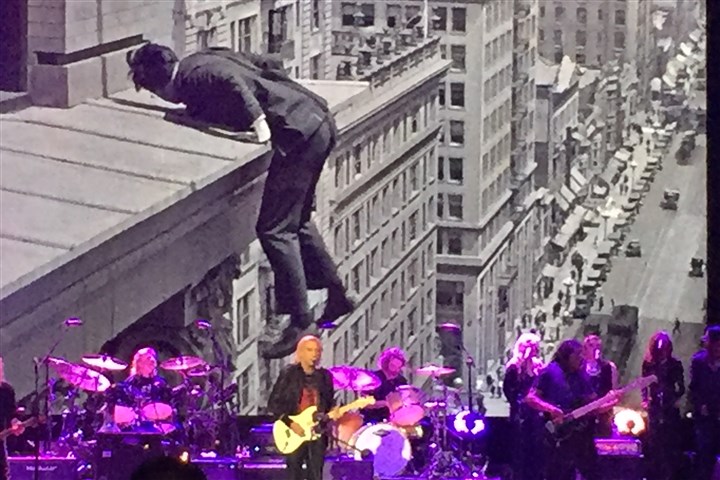 Joe Walsh shines in One Hell of Night stop in Burgettstown