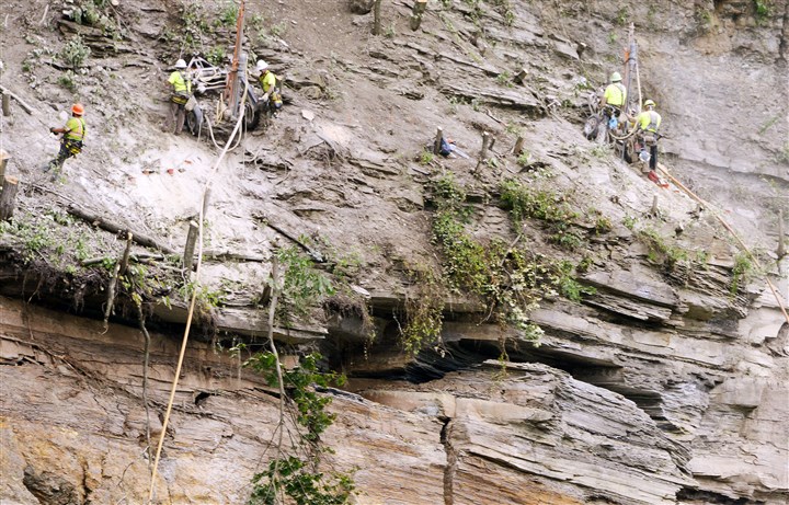Railroad to blast South Side cliff face this morning