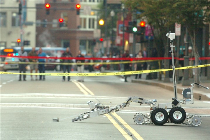 Use of robot, explosive to kill Dallas shooting suspect rare, possibly unprecedented