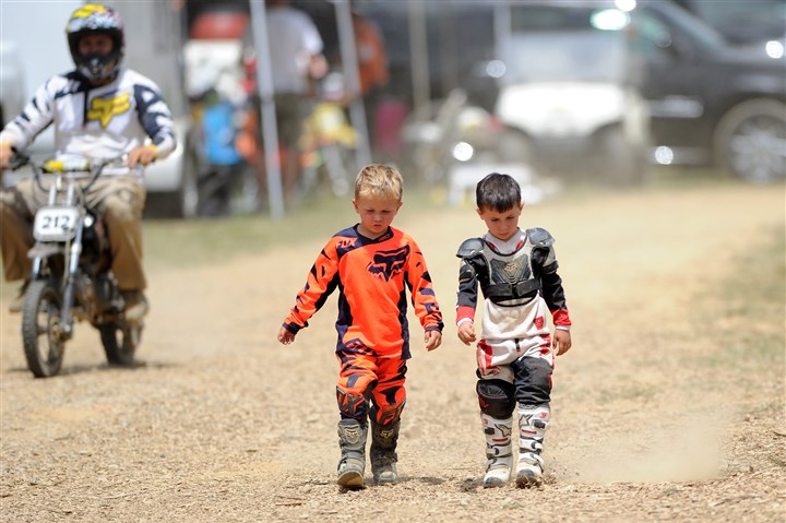 5-year-old from Edinburg races motocross while battling leukemia