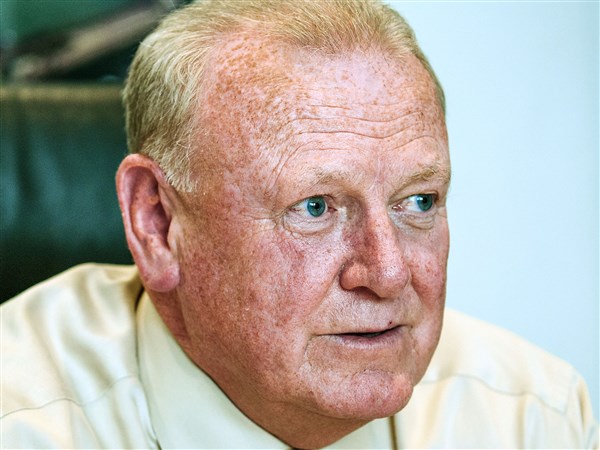 Allegheny County sheriff, chief deputy chase vehicle Downtown