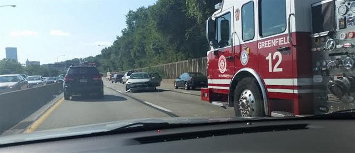 Vehicle crash affecting traffic on Parkway East's inbound lanes