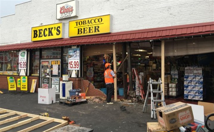 Vehicle crashes into beer distributor in Washington County