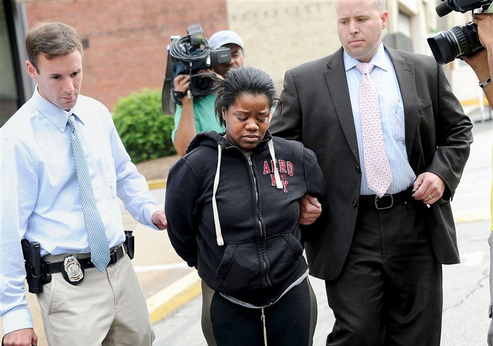 Trial of mother charged in toddler death resumes after mistrial request