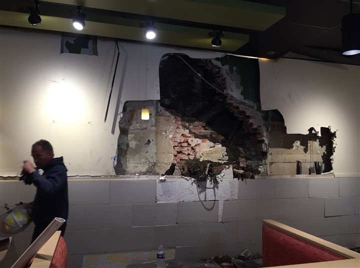 Crews rescue Pitt student stuck between 2 buildings in Oakland