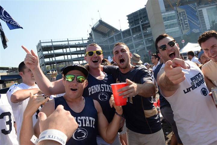 Pitt, Penn State fans flock to North Shore for rivalry game