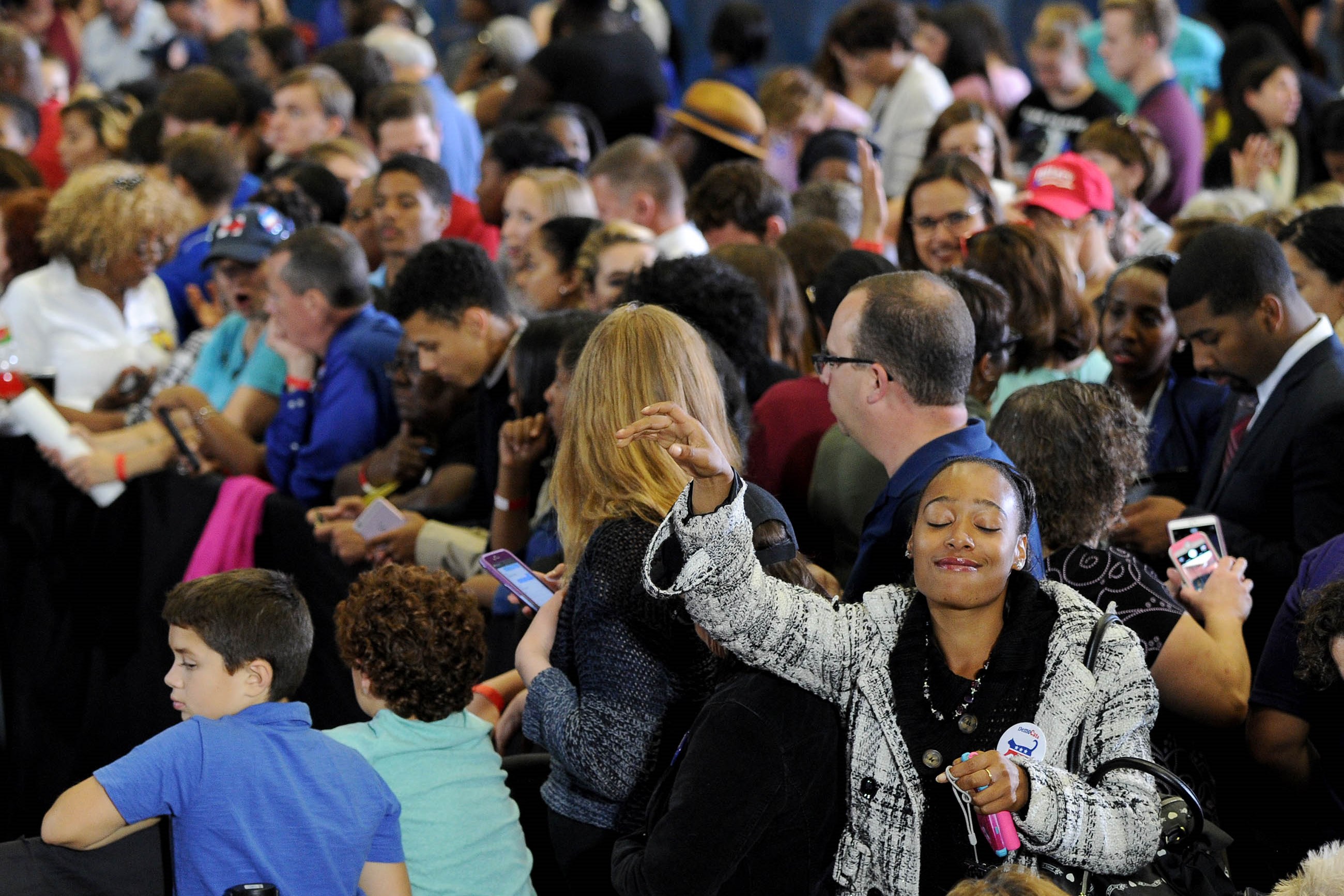 Oakland crowd gathers for Michelle Obama speech on behalf of Hillary Clinton