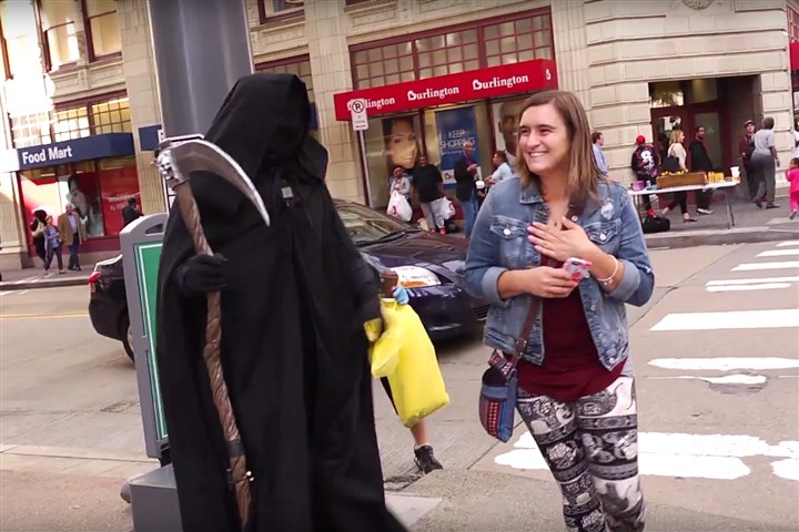 Grim Reaper will remind distracted Pittsburgh pedestrians to look up