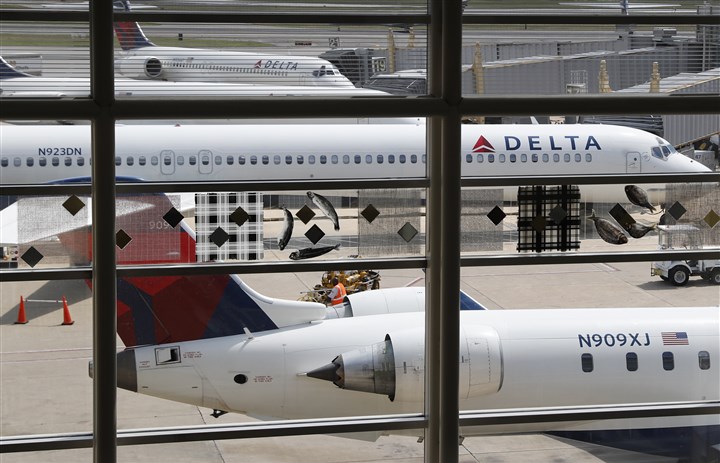 Ohio man charged with trying to force his way toward Delta cockpit arraigned in Pittsburgh