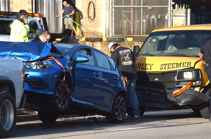 TRAFFIC: I-79 south lane restrictions today; Fort Pitt Tunnel overnight closures planned