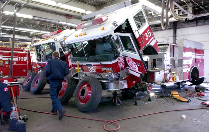 Pittsburgh keeps fleet-repair vendor despite high costs, slow fixes