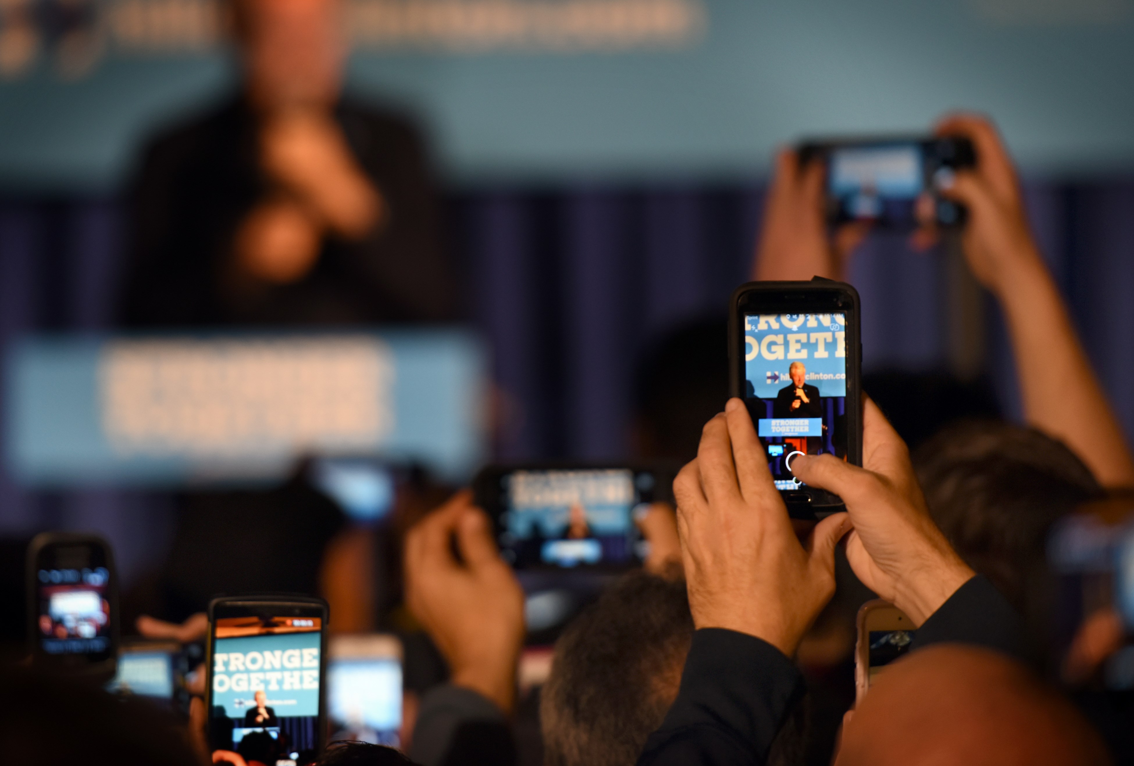 Bill Clinton woos voters in Aliquippa