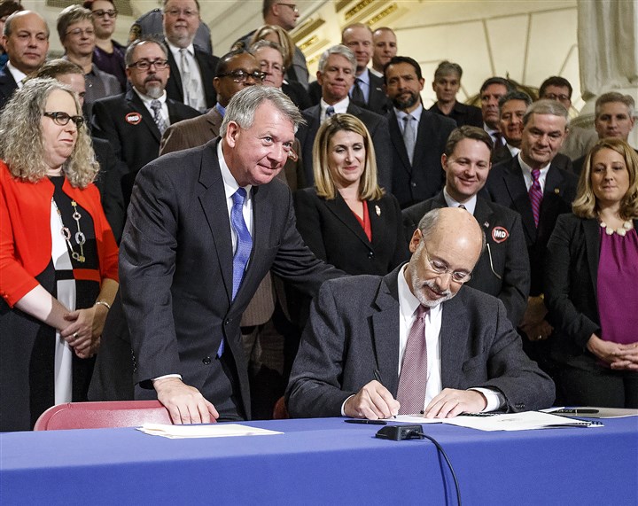 Gov. Wolf signs laws to curb opioid prescribing